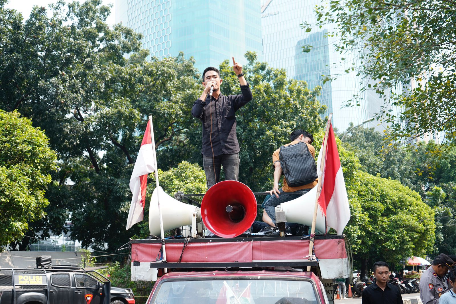 Irjal Ridwan memberikan keterangan terkait kasus ijazah palsu DPRD Konawe