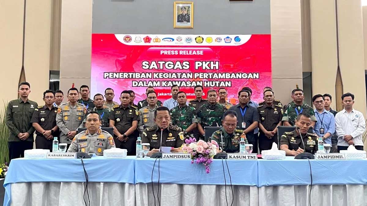 lahan bekas tambang ilegal Indonesia di kawasan hutan
