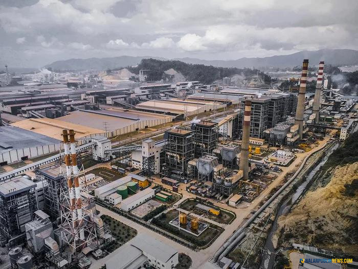 pabrik stainless steel Morowali di kawasan IMIP Sulawesi Tengah