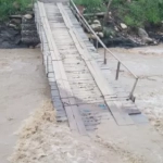 dampak longsor akibat hujan deras di Aceh Tengah menutup jalan utama