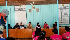 Rapat aparatur desa terkait kasus korupsi dana desa Ngurit di Barito Selatan Kalimantan Tengah
