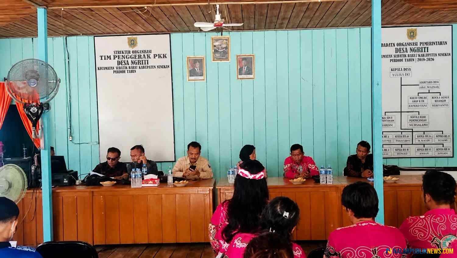 Rapat aparatur desa terkait kasus korupsi dana desa Ngurit di Barito Selatan Kalimantan Tengah