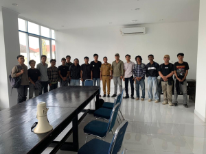 Investigasi PT DMS Sultra oleh KOMADA dalam aksi demonstrasi di Kantor DLHK dan ESDM Sulawesi Tenggara