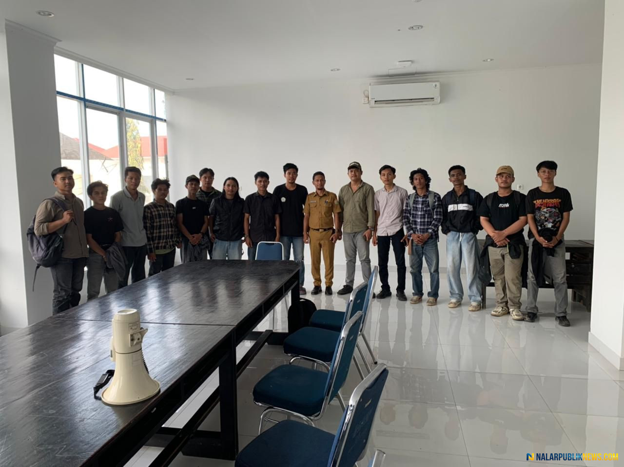 Investigasi PT DMS Sultra oleh KOMADA dalam aksi demonstrasi di Kantor DLHK dan ESDM Sulawesi Tenggara