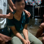 Pemuda bersajam diamankan warga di Desa Unggulino saat membawa pisau dapur dan sejumlah identitas