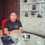 Direktur Ampuh Sultra, Hendro Nilopo, mendesak pemerintah mencabut seluruh perizinan PT WIN di Konawe Selatan karena dugaan pelanggaran lingkungan dan keselamatan warga.
