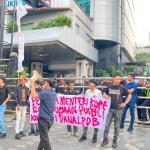 Korupsi LPDB KUMKM, massa Forum Demokrasi Rakyat menggelar aksi di depan KPK dan Kementerian Koperasi di Jakarta menuntut penyelidikan dugaan pungli dana bergulir.